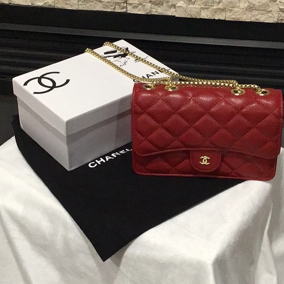 Very nice small red bag brand new, and used one time - Picture 1 of 6